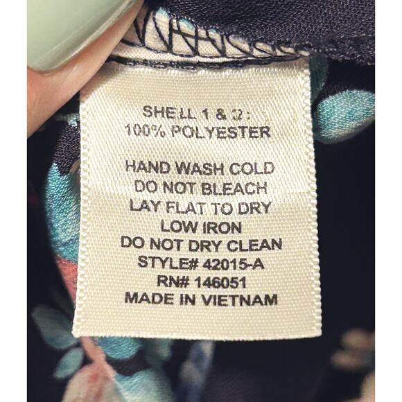 Monteau Round Neck Navy Blue & Floral Romper w/ Pockets Small - Picture 6 of 6